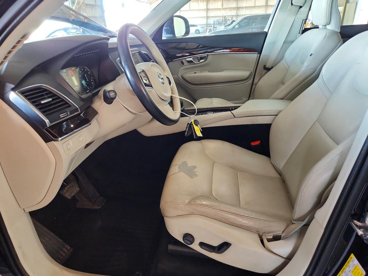 2019 VOLVO XC90