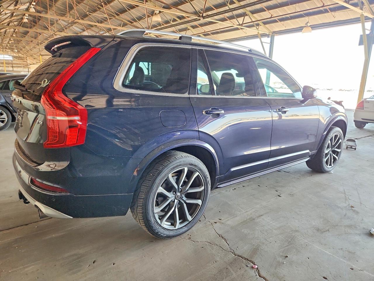 2019 VOLVO XC90