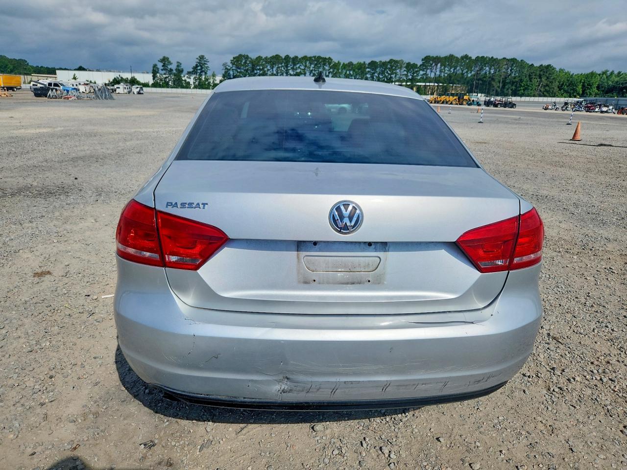2013 VOLKSWAGEN PASSAT