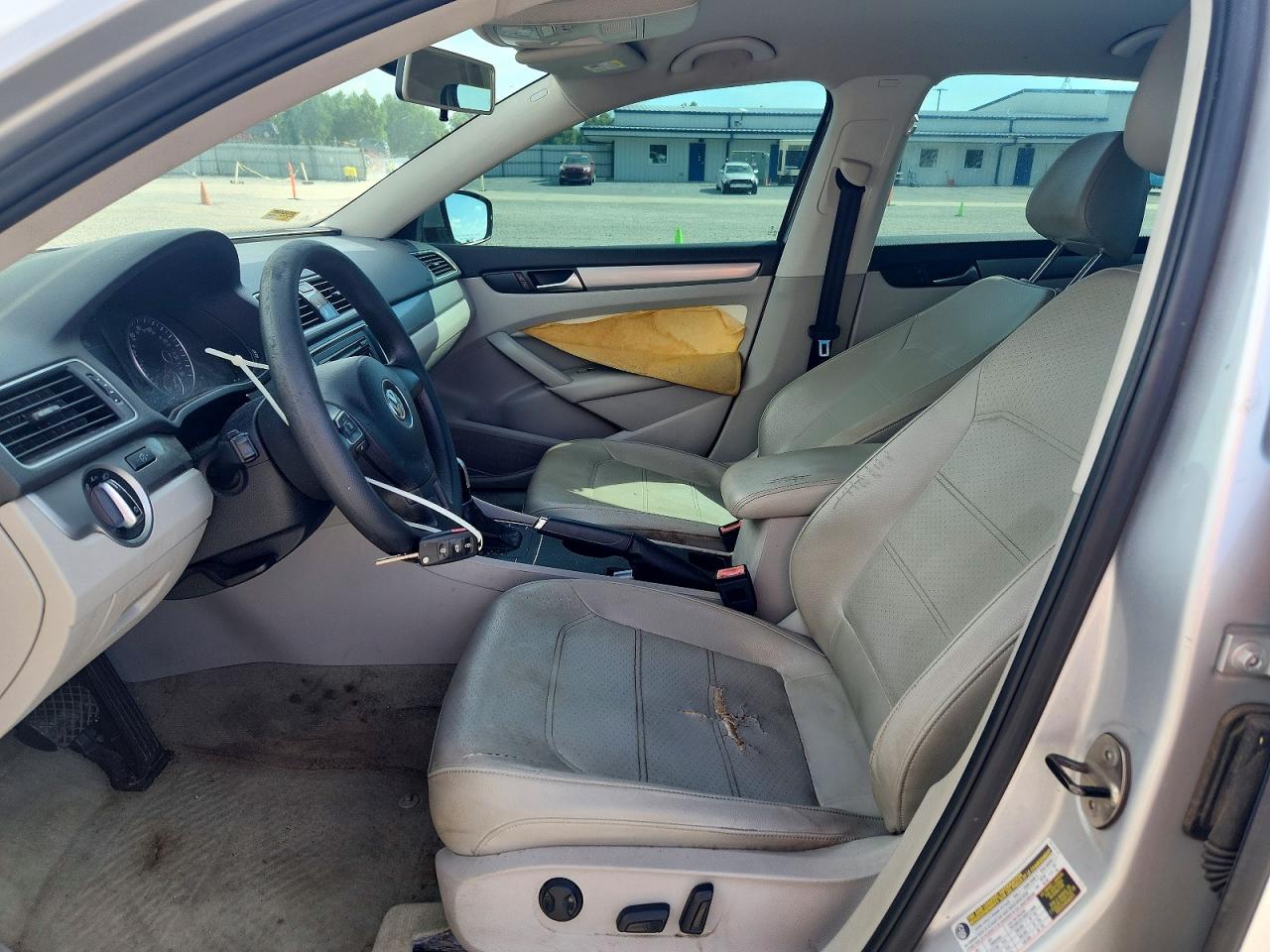 2013 VOLKSWAGEN PASSAT