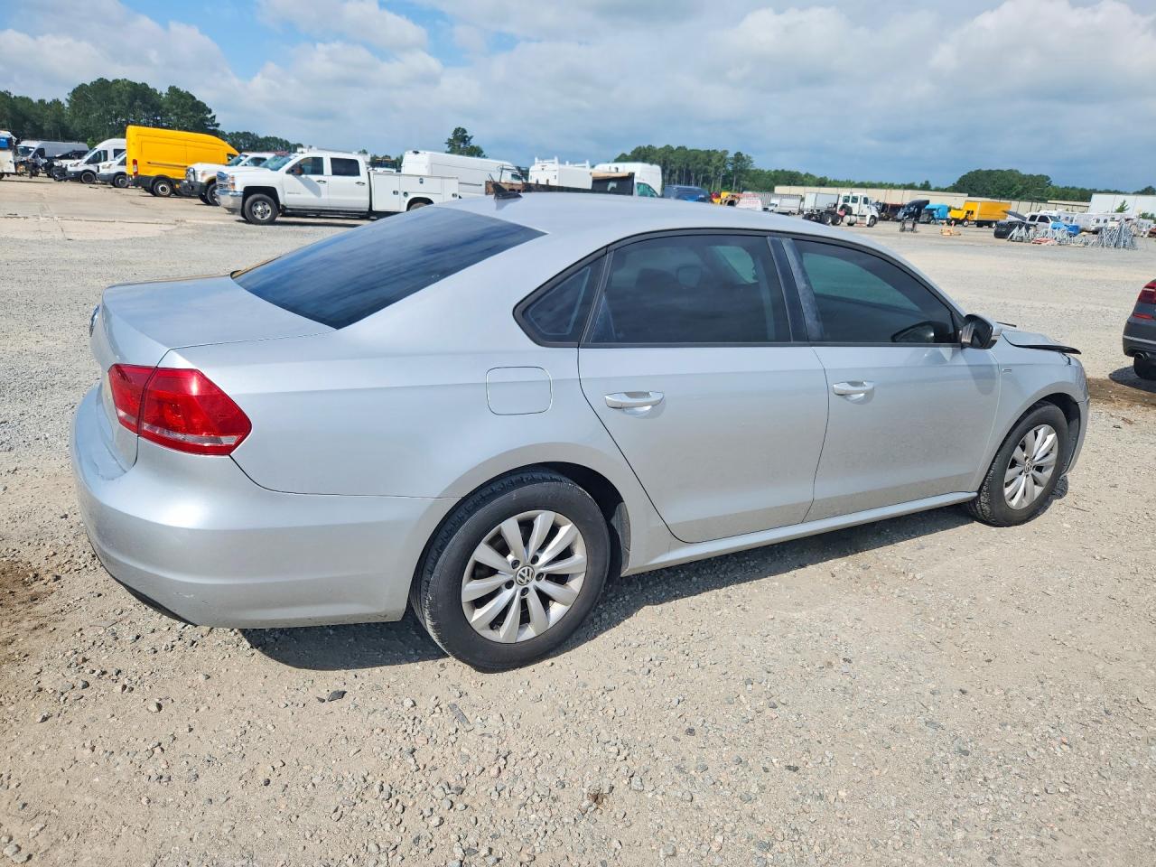 2013 VOLKSWAGEN PASSAT