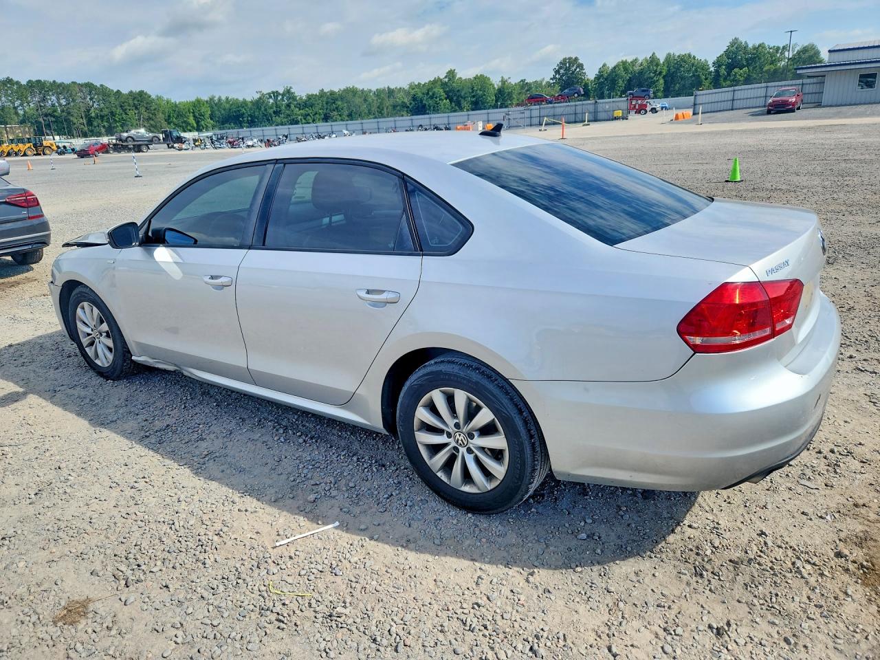 2013 VOLKSWAGEN PASSAT