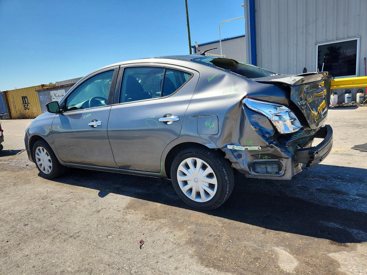 2016 NISSAN VERSA