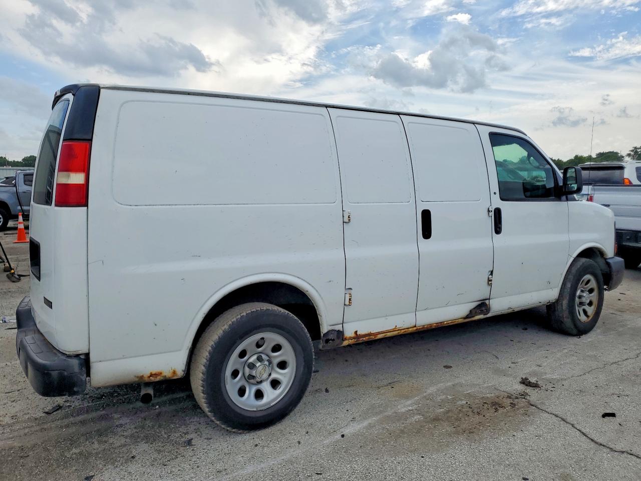 2010 CHEVROLET EXPRESS