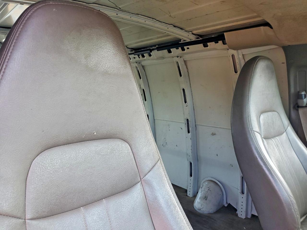 2010 CHEVROLET EXPRESS