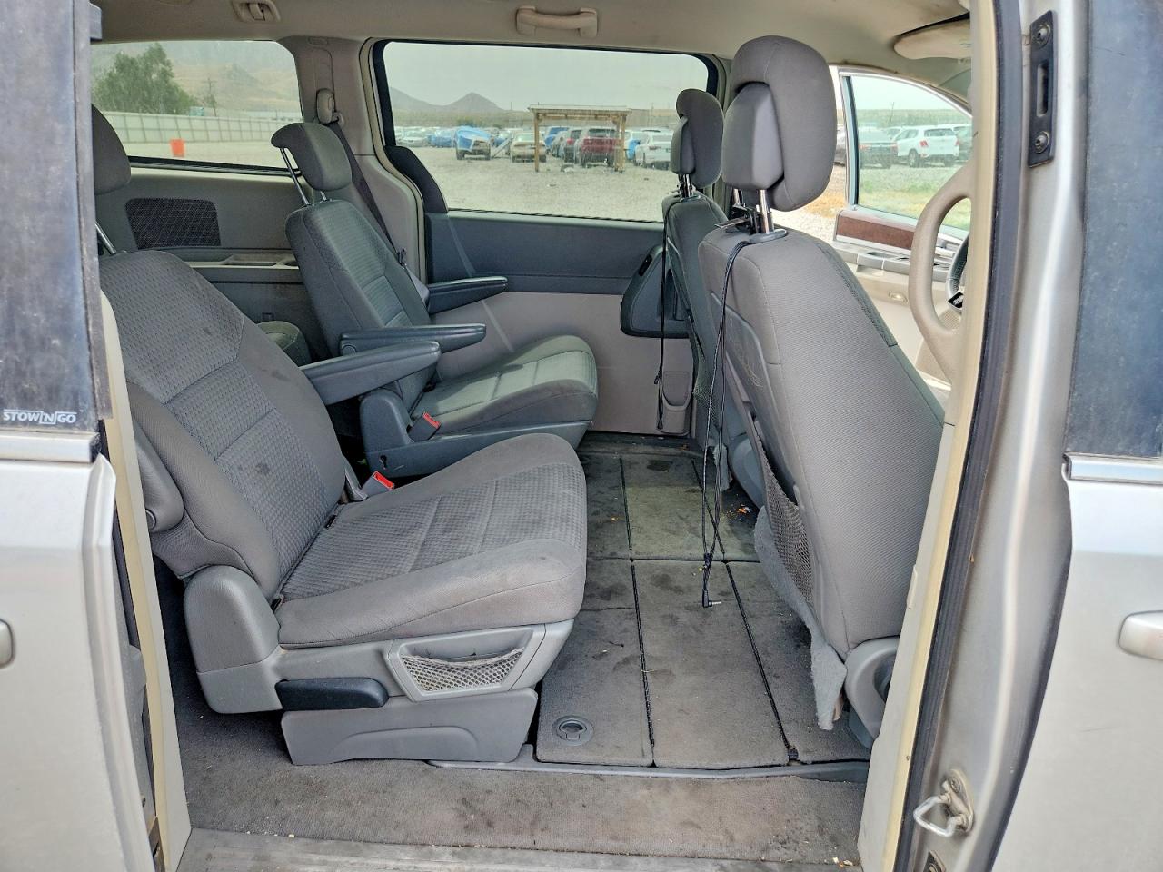 2010 CHRYSLER MINIVAN