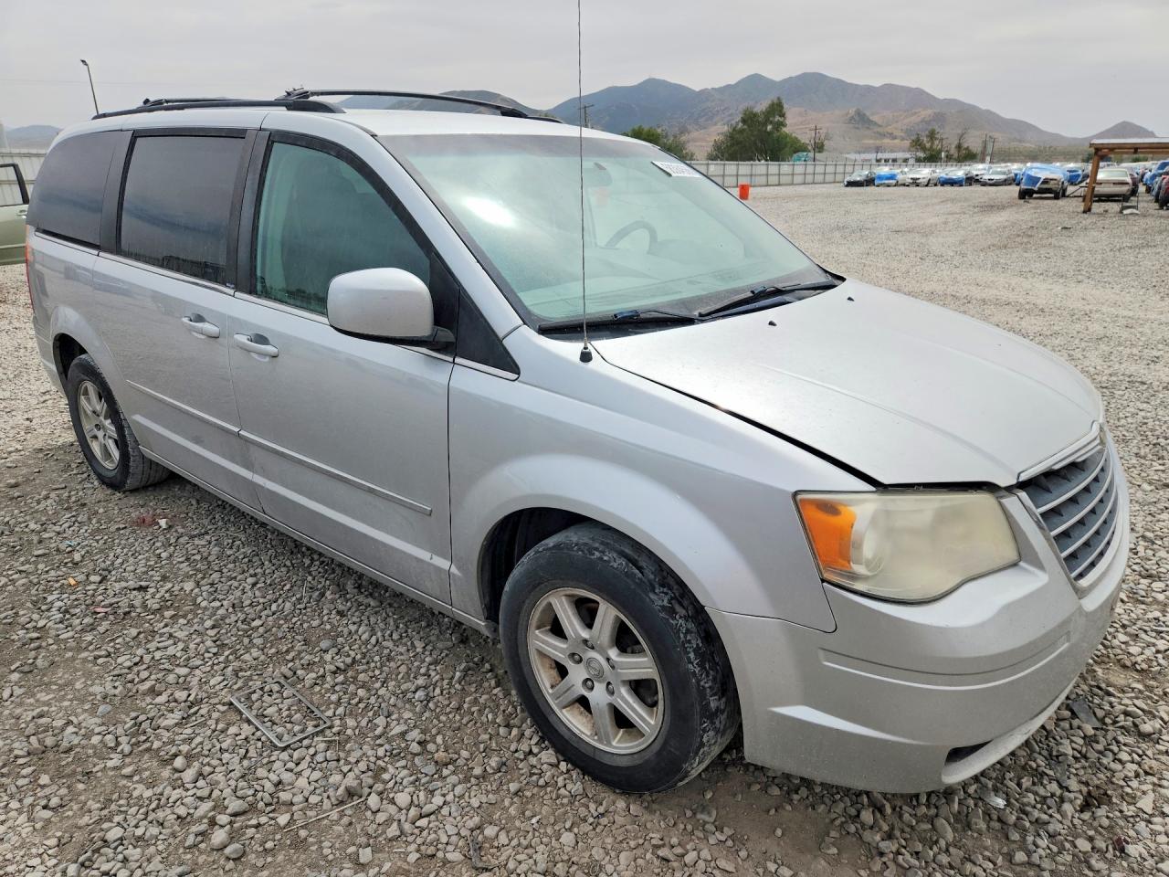 2010 CHRYSLER MINIVAN