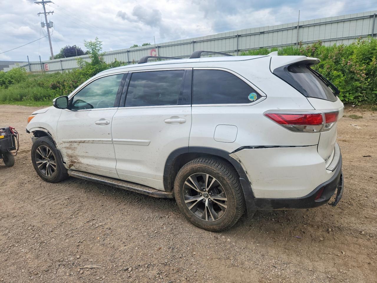 2016 TOYOTA HIGHLANDER