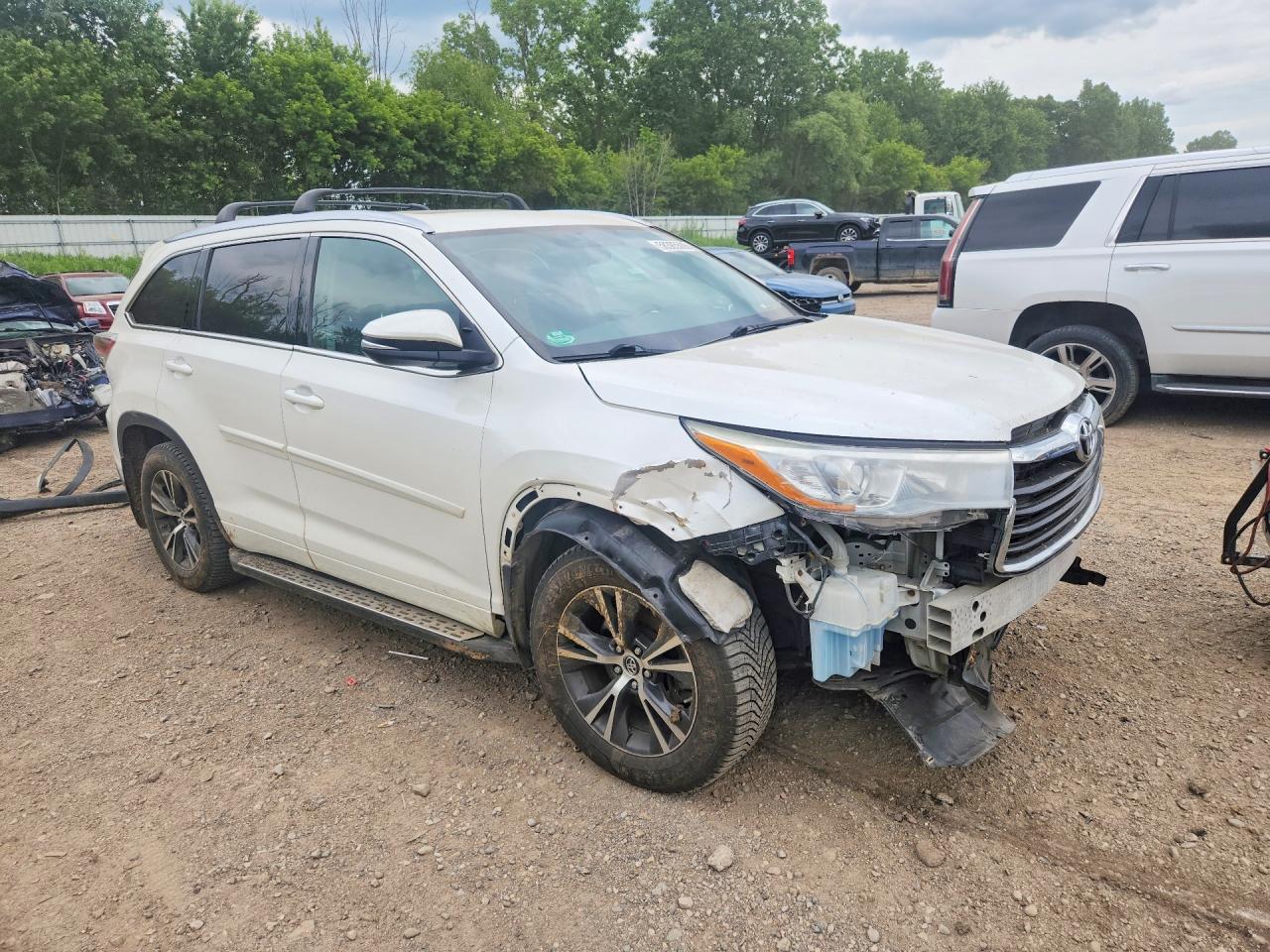 2016 TOYOTA HIGHLANDER