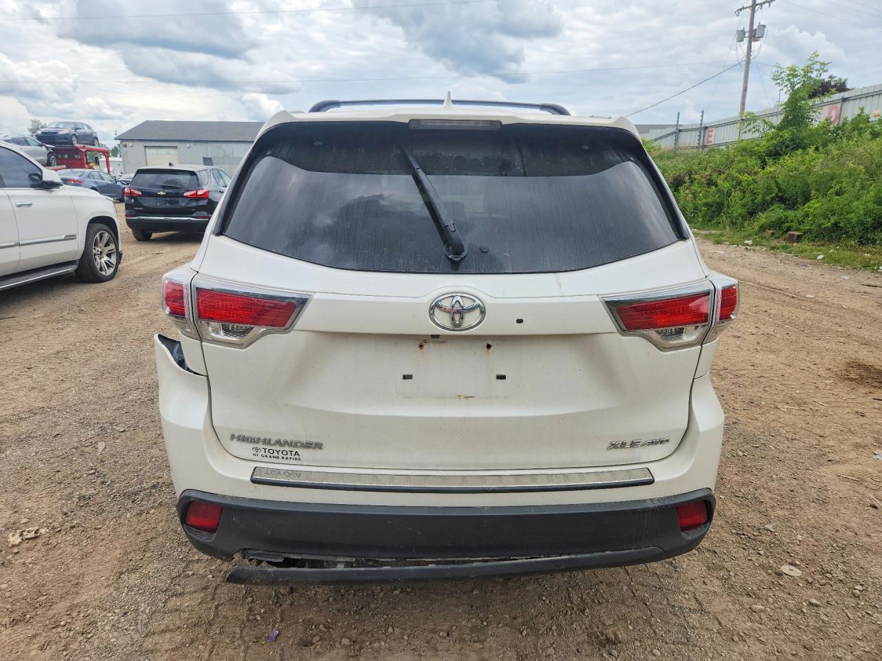 2016 TOYOTA HIGHLANDER