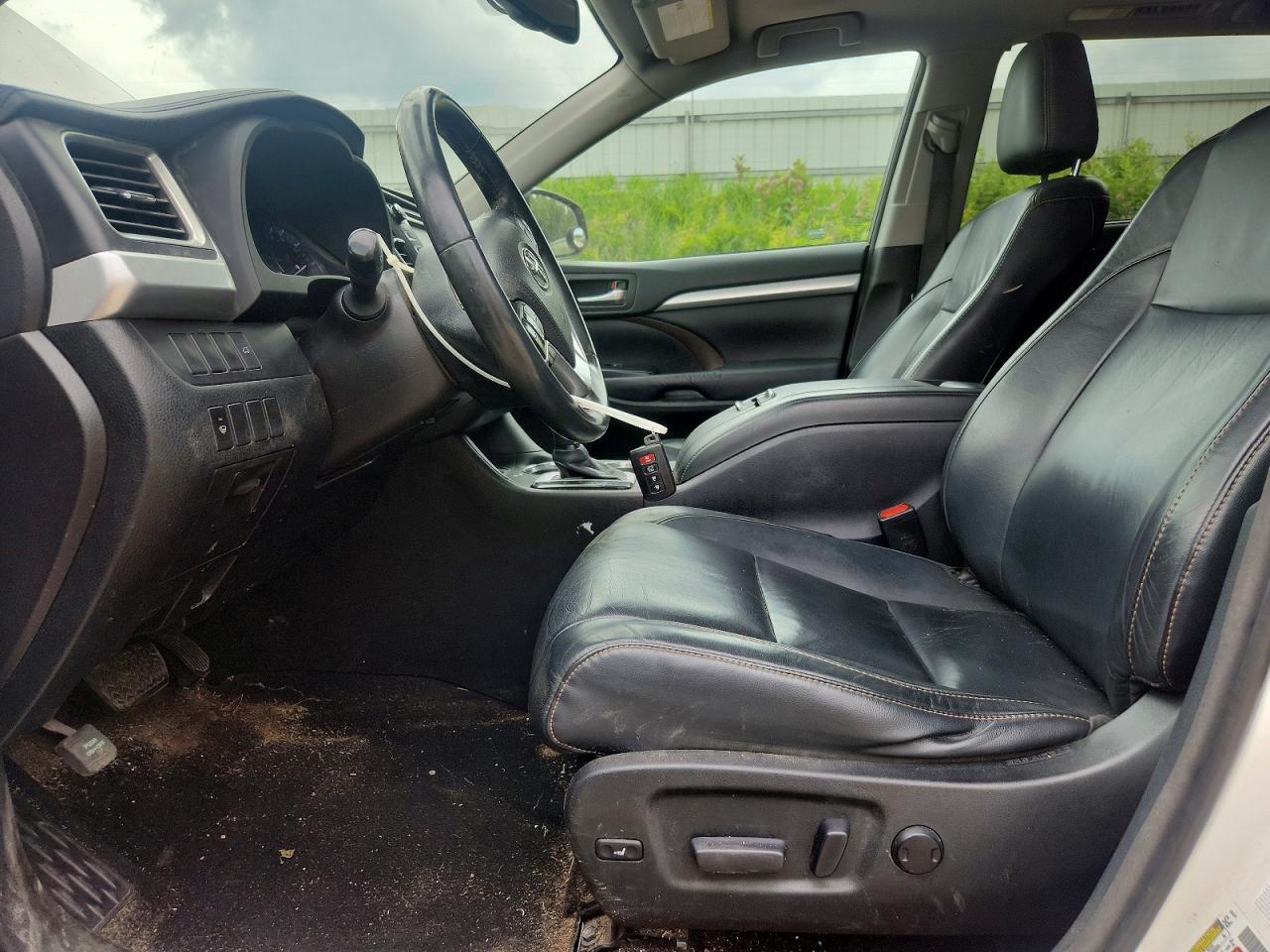 2016 TOYOTA HIGHLANDER