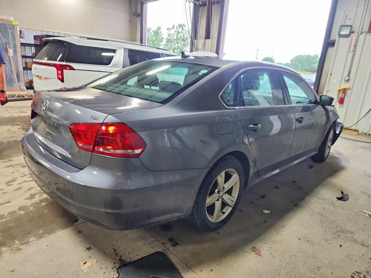 2015 VOLKSWAGEN PASSAT