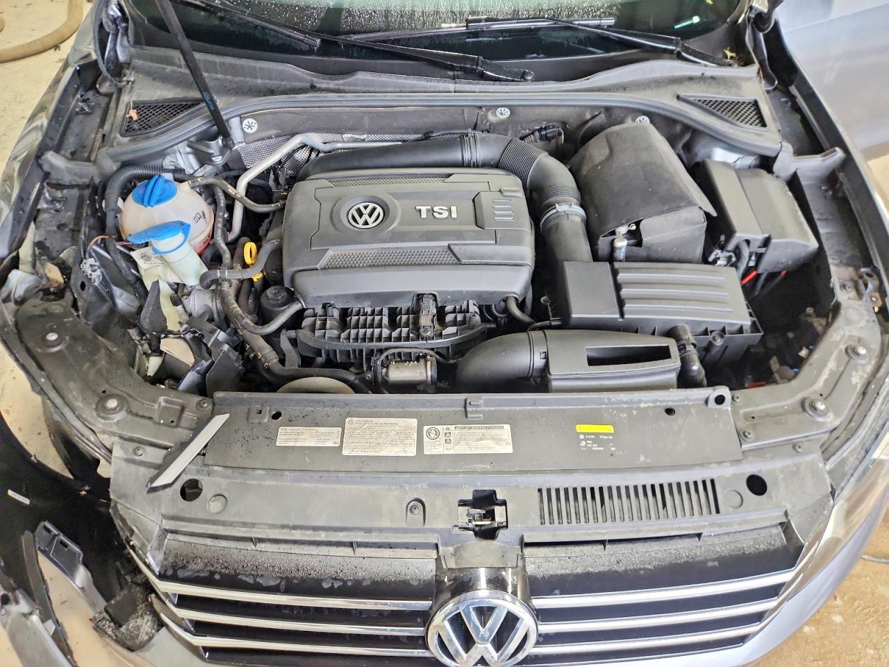 2015 VOLKSWAGEN PASSAT