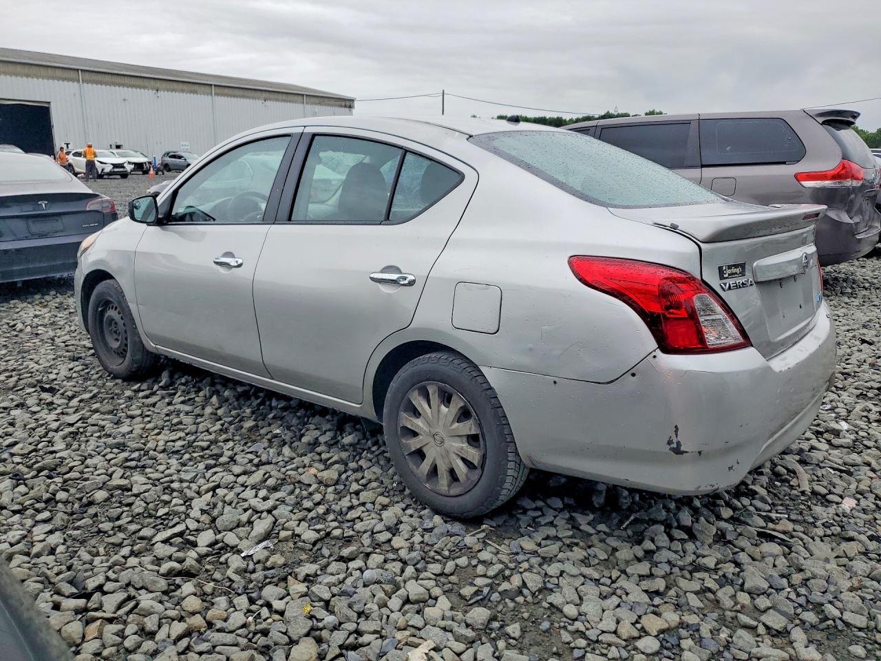 2015 NISSAN VERSA