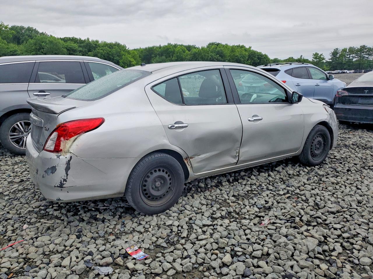 2015 NISSAN VERSA