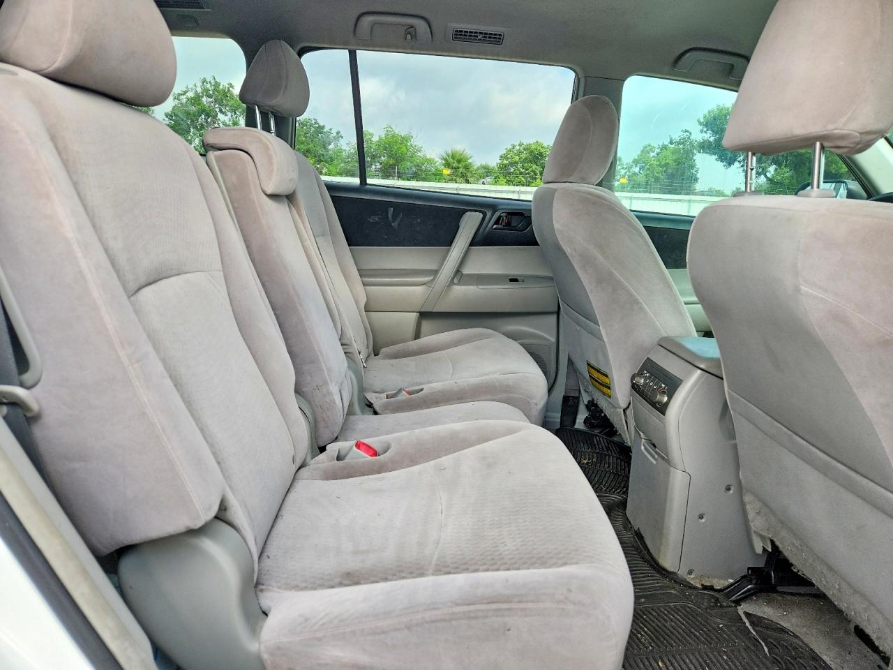 2010 TOYOTA HIGHLANDER