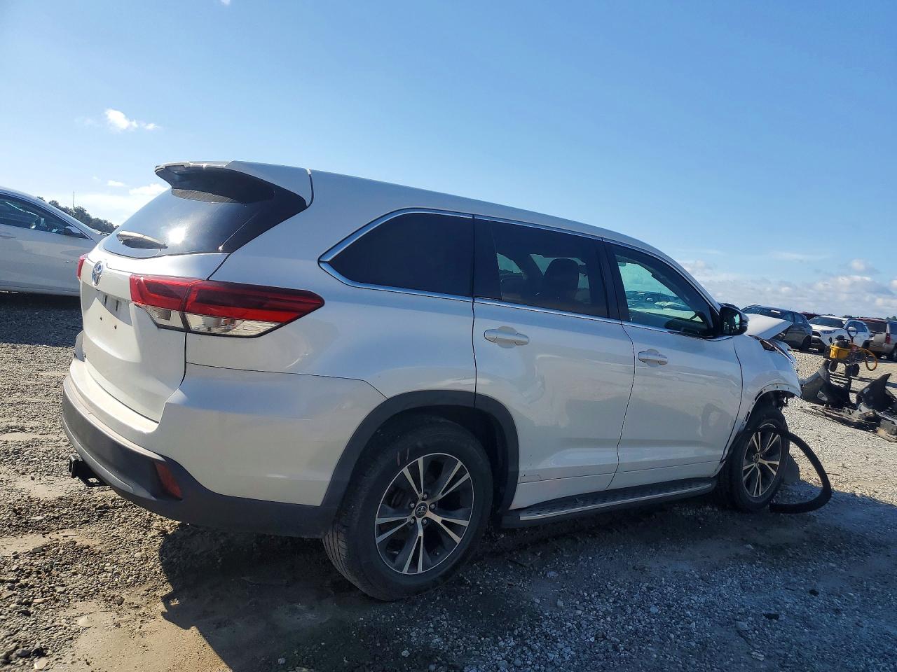 2017 TOYOTA HIGHLANDER