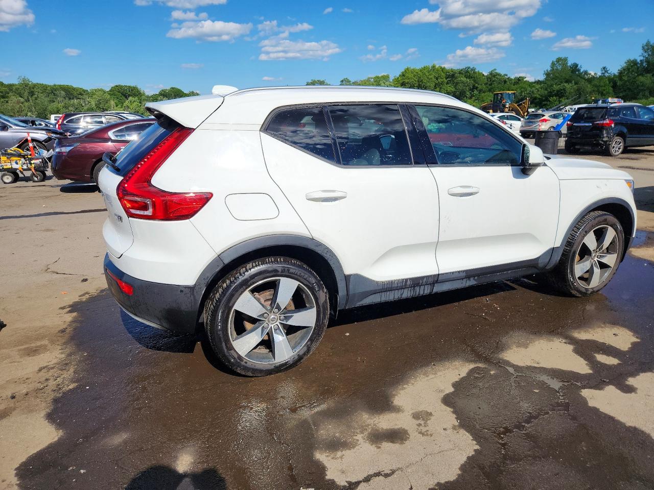 2019 VOLVO XC40