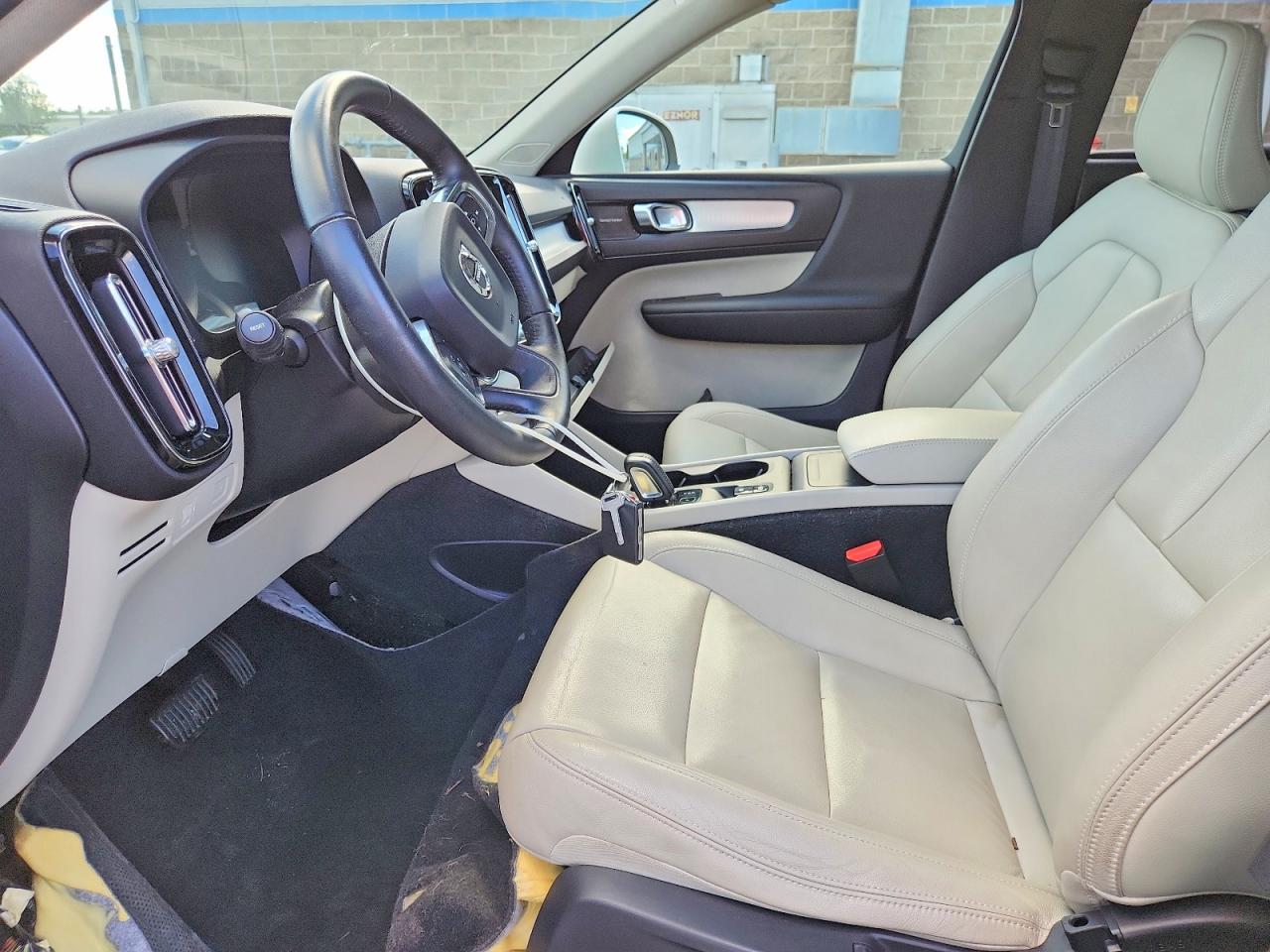 2019 VOLVO XC40