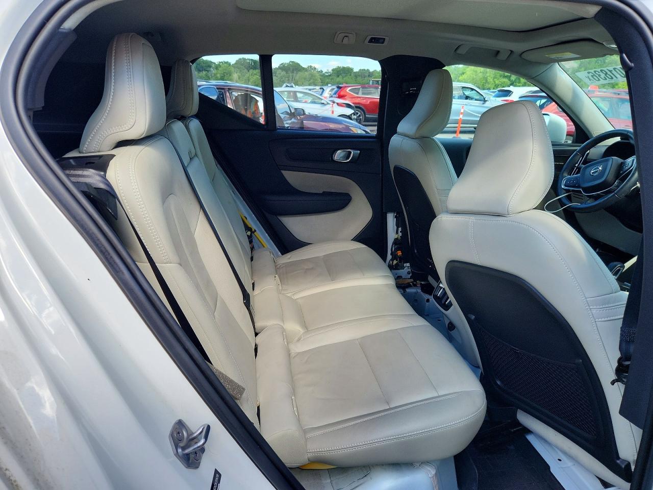 2019 VOLVO XC40
