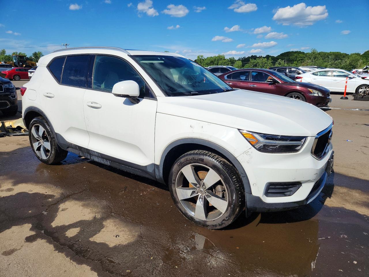2019 VOLVO XC40
