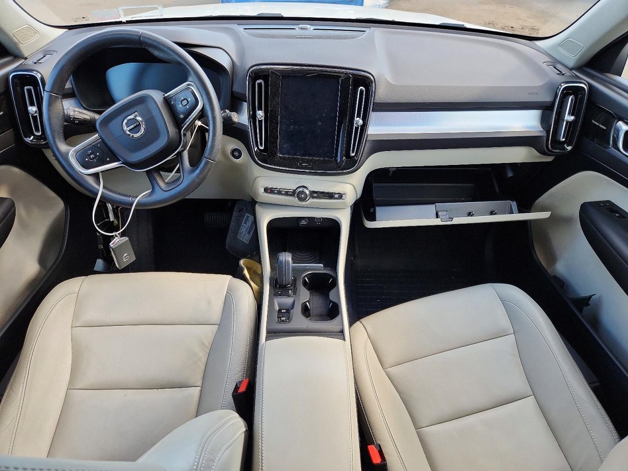 2019 VOLVO XC40