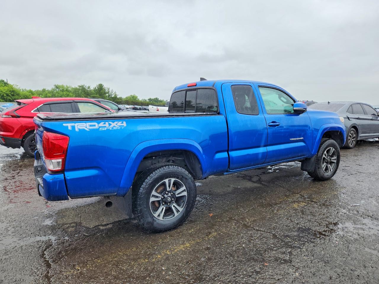 2017 TOYOTA TACOMA
