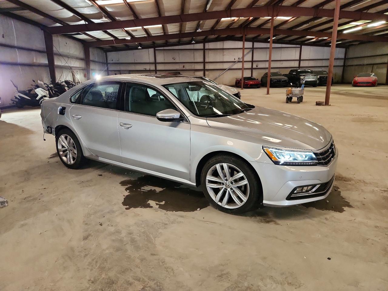 2018 VOLKSWAGEN PASSAT