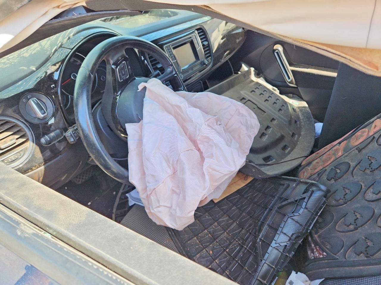 2019 VOLKSWAGEN BEETLE