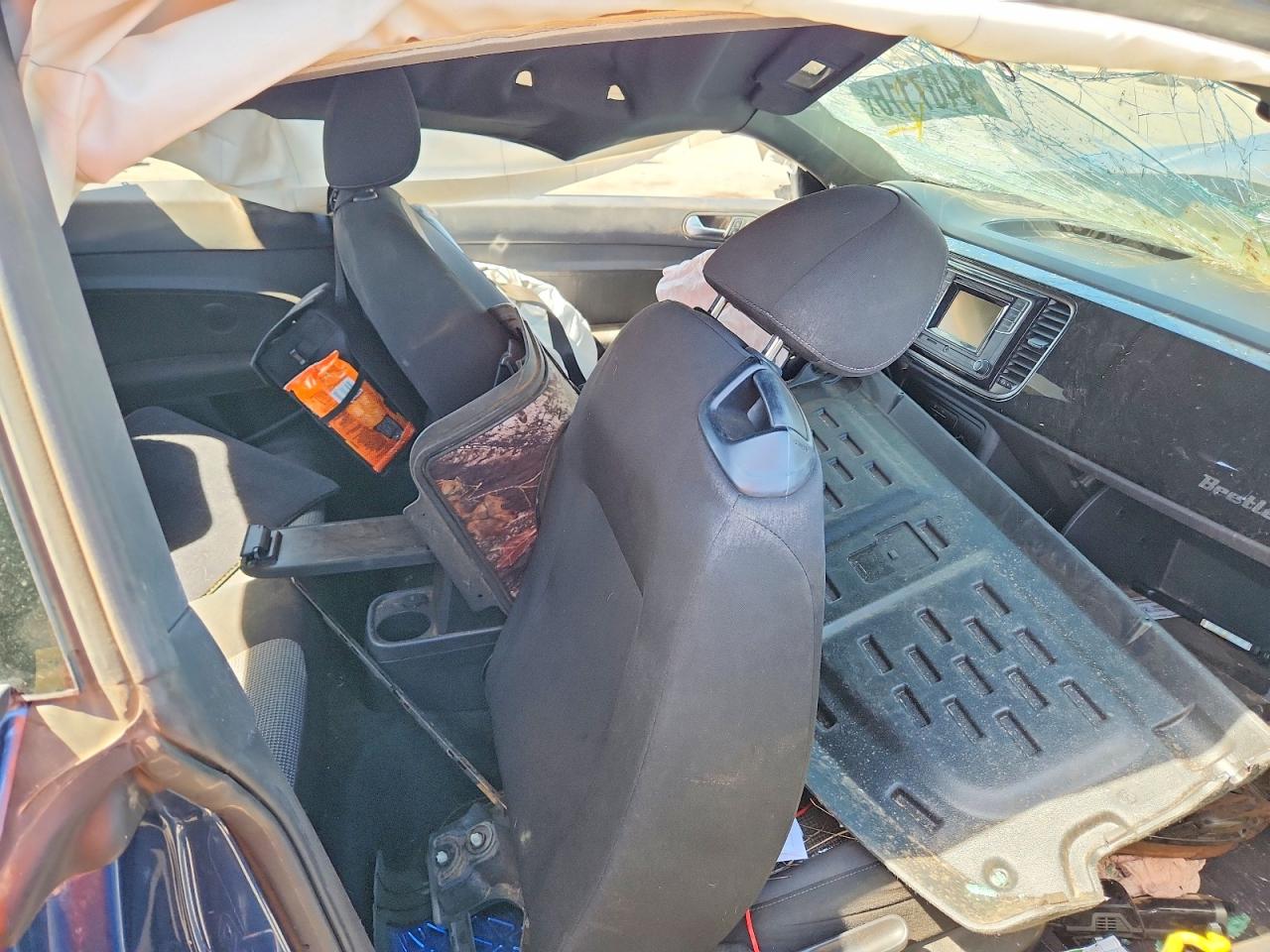 2019 VOLKSWAGEN BEETLE