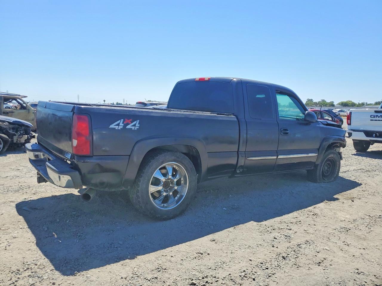 2004 GMC SIERRA