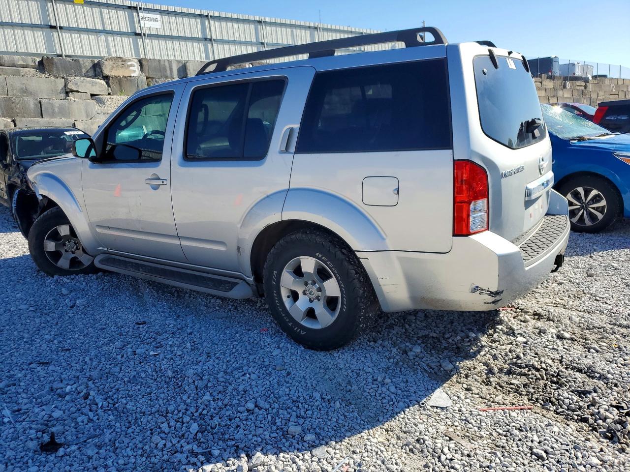 2011 NISSAN PATHFINDER