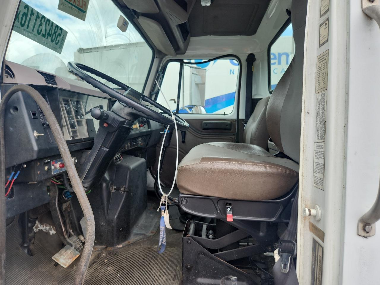 1999 INTERNATIONAL 4000 SERIE