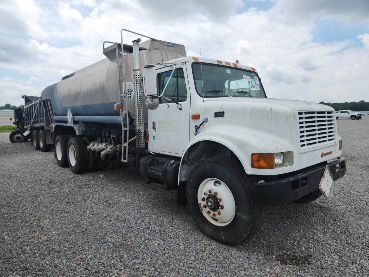 1999 INTERNATIONAL 4000 SERIE