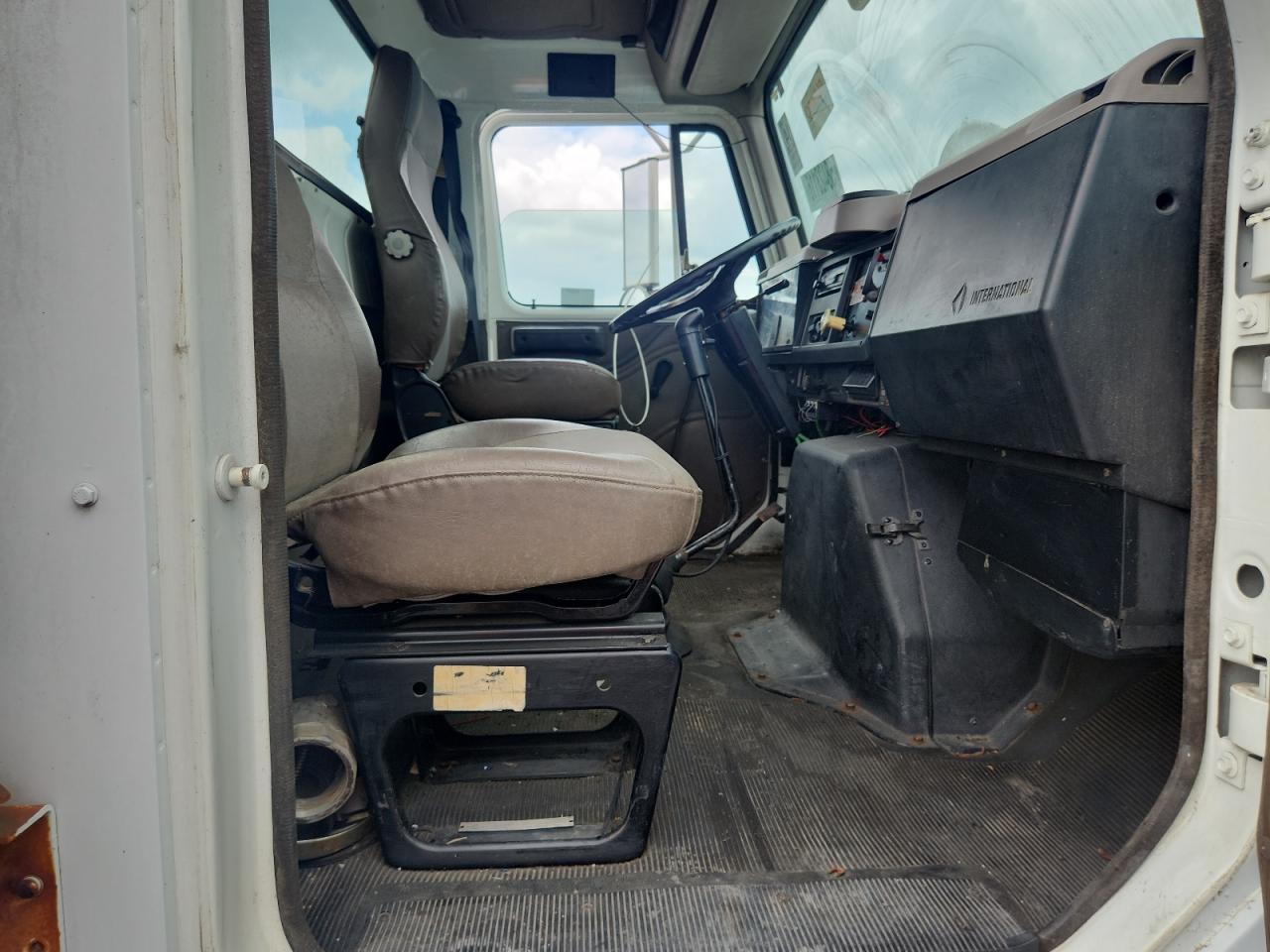 1999 INTERNATIONAL 4000 SERIE