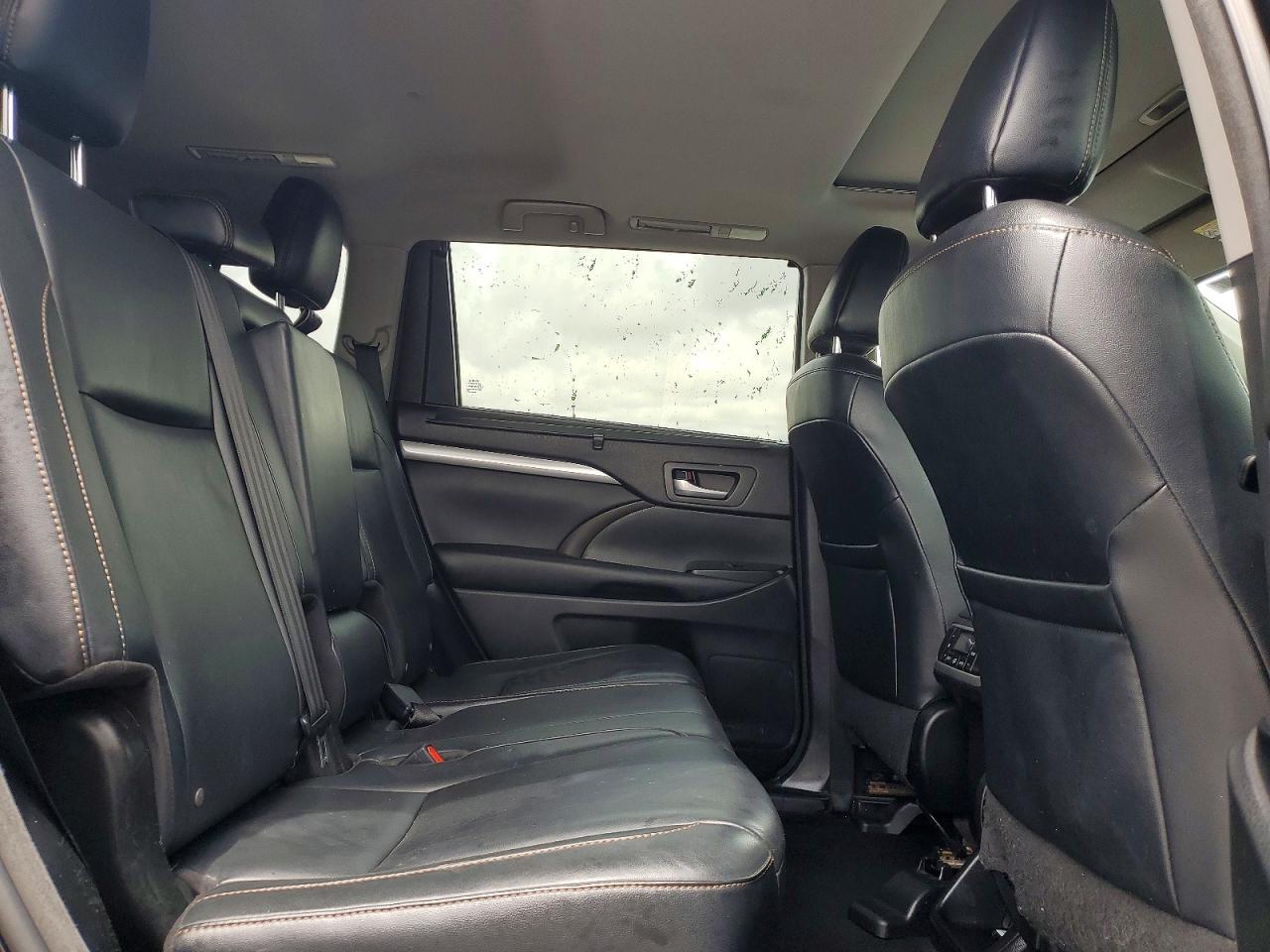 2016 TOYOTA HIGHLANDER
