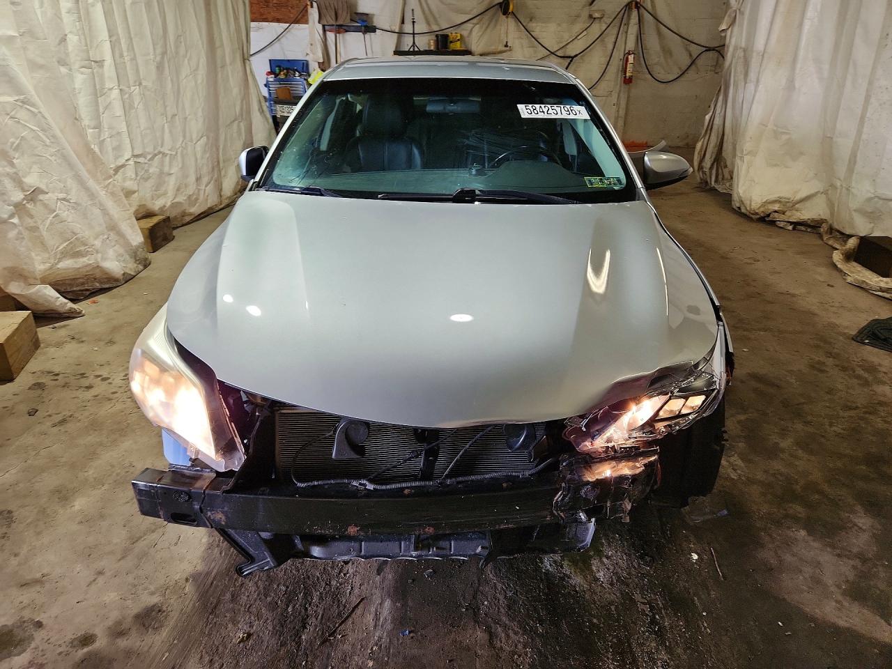 2016 TOYOTA AVALON