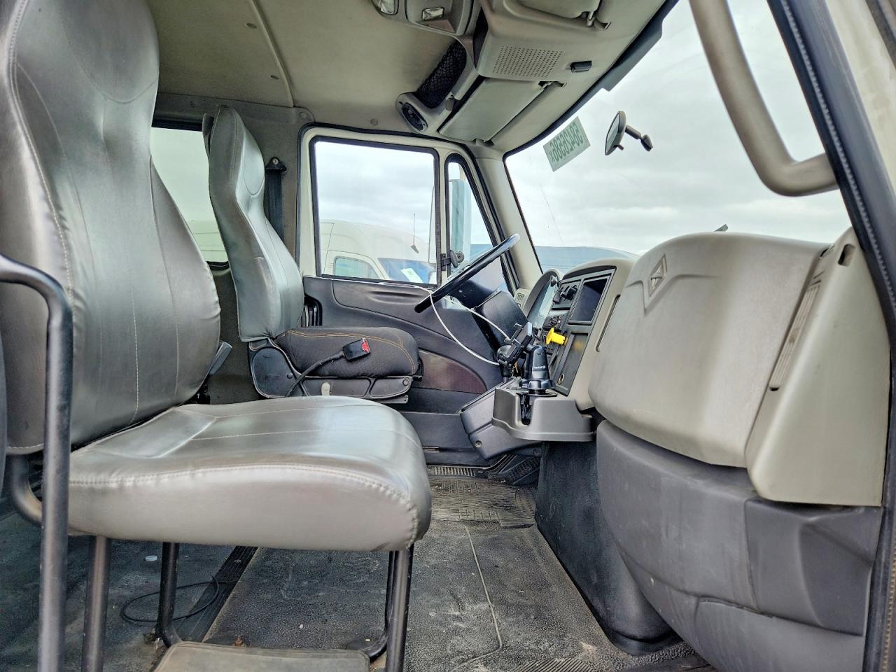 2015 INTERNATIONAL 4000 SERIE