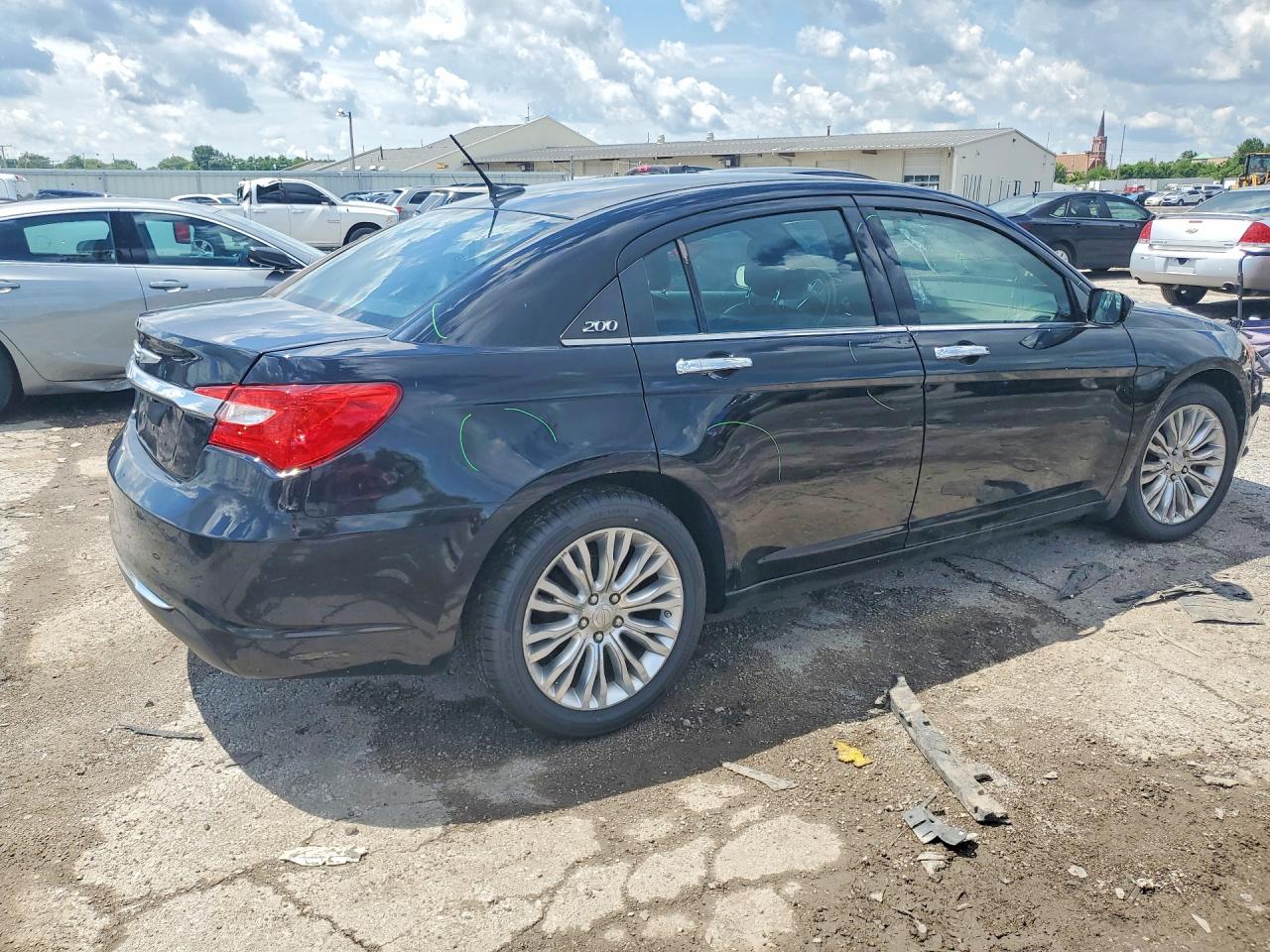 2013 CHRYSLER 200