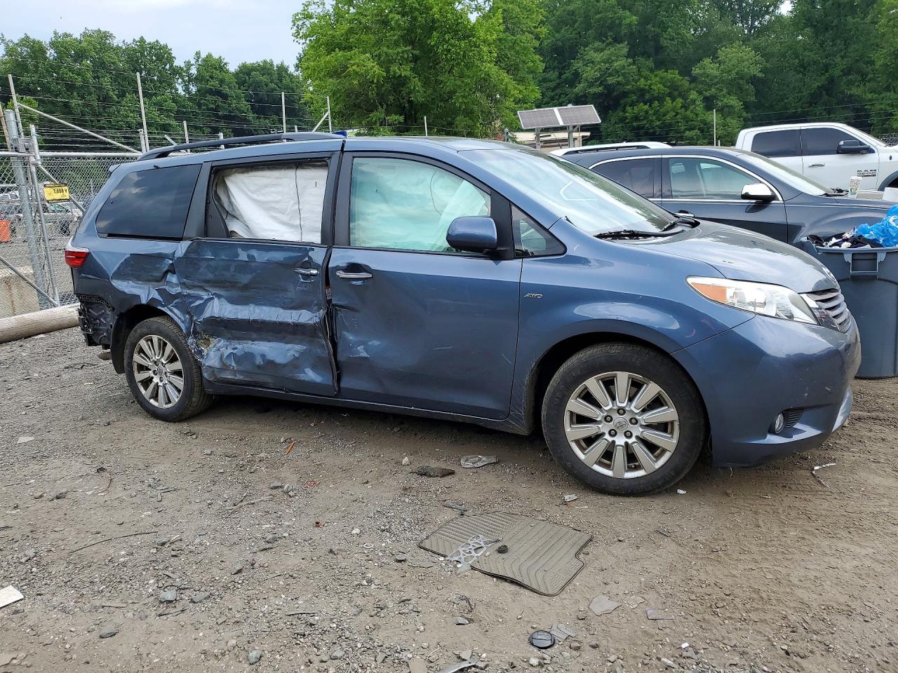 2017 TOYOTA SIENNA