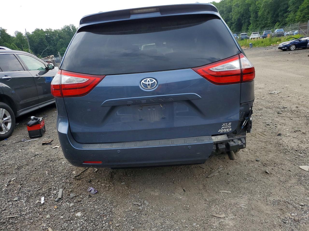 2017 TOYOTA SIENNA