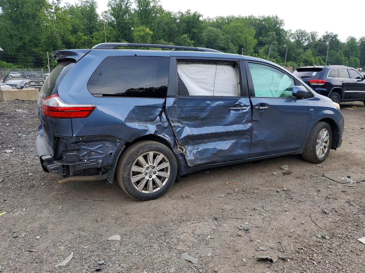 2017 TOYOTA SIENNA
