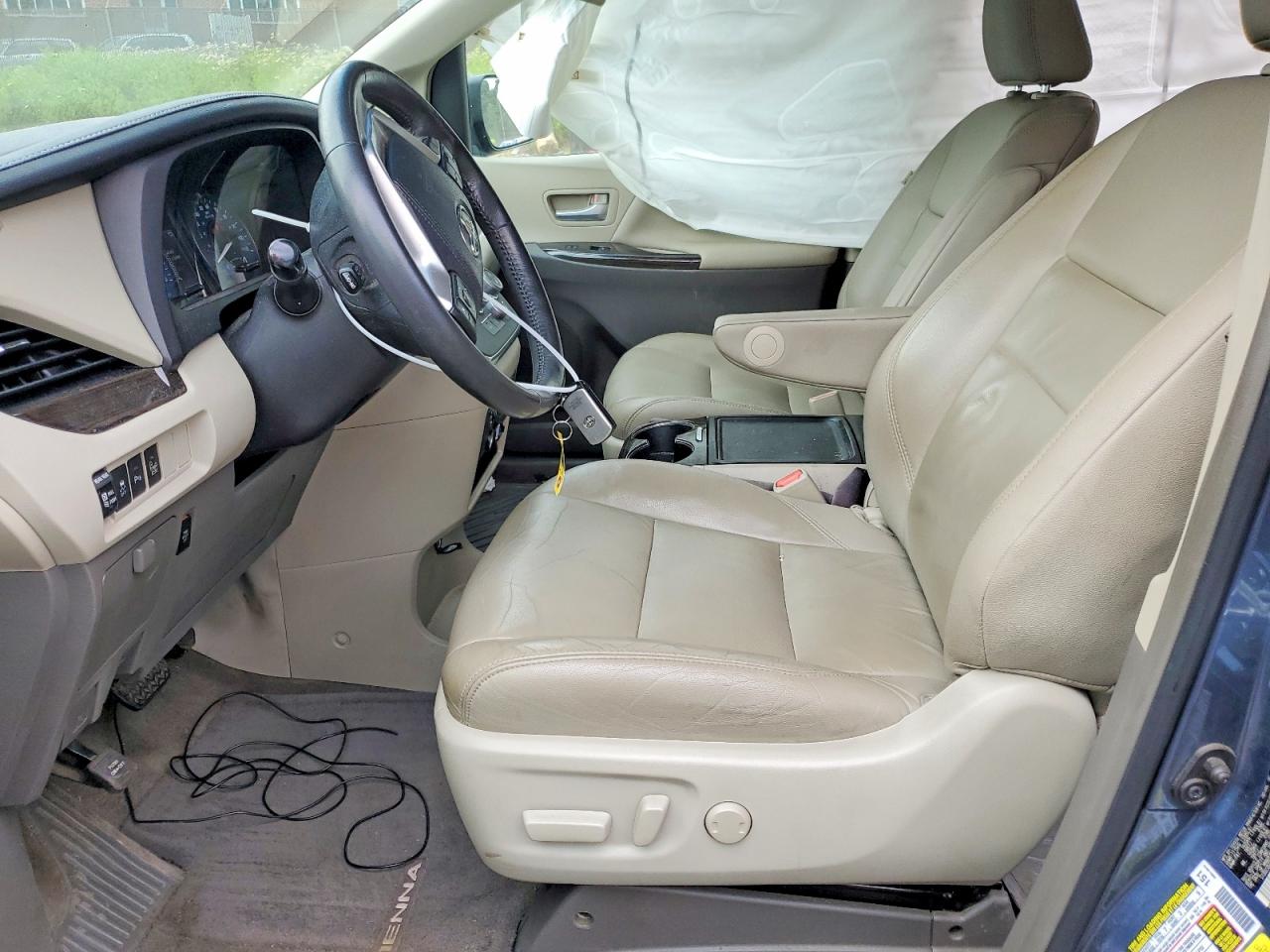 2017 TOYOTA SIENNA