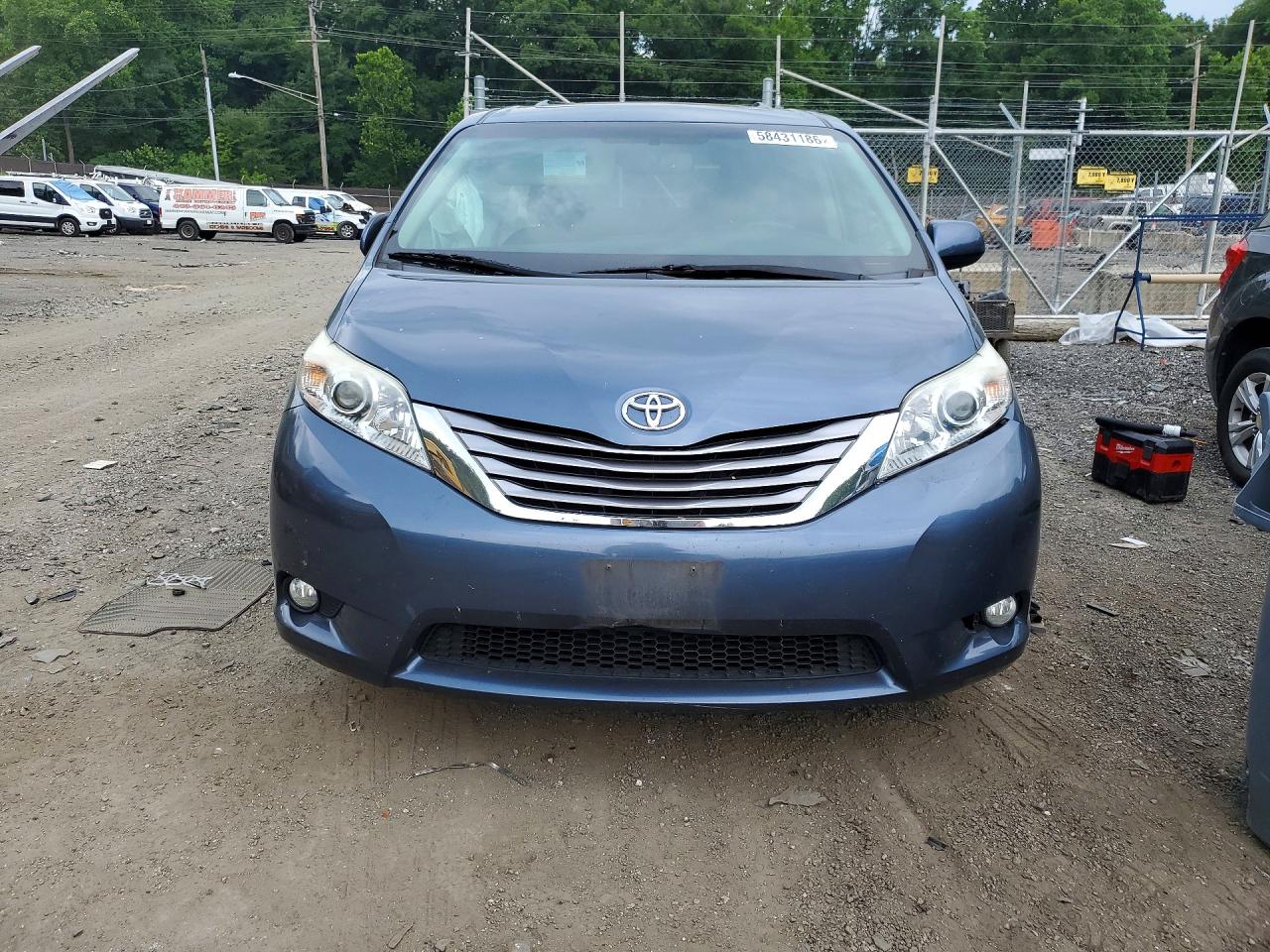 2017 TOYOTA SIENNA