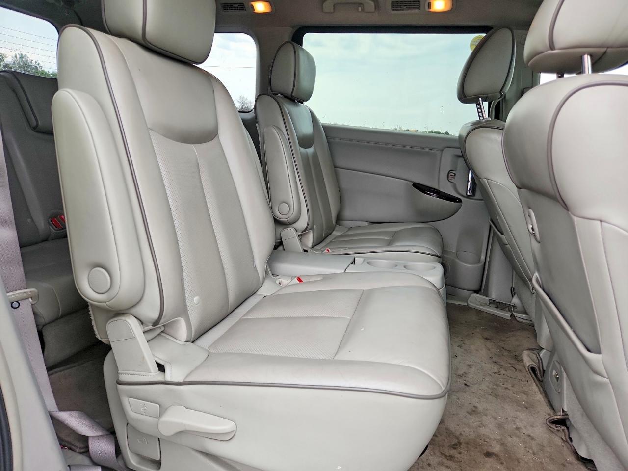 2012 NISSAN QUEST
