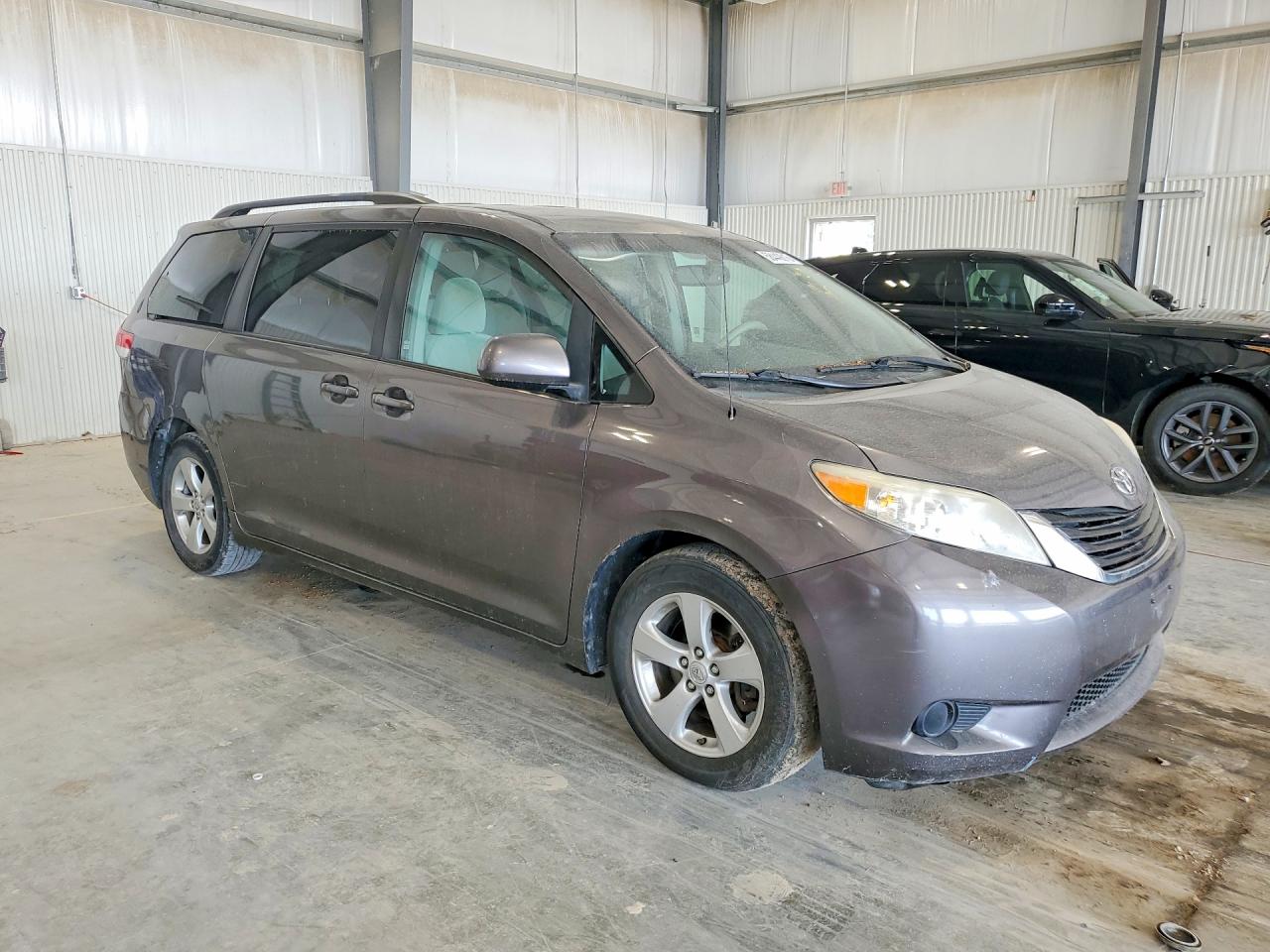 2011 TOYOTA SIENNA