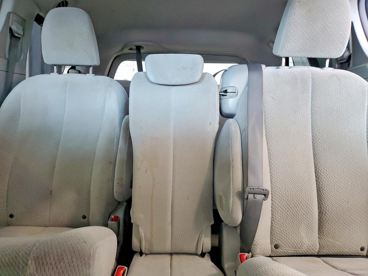 2011 TOYOTA SIENNA