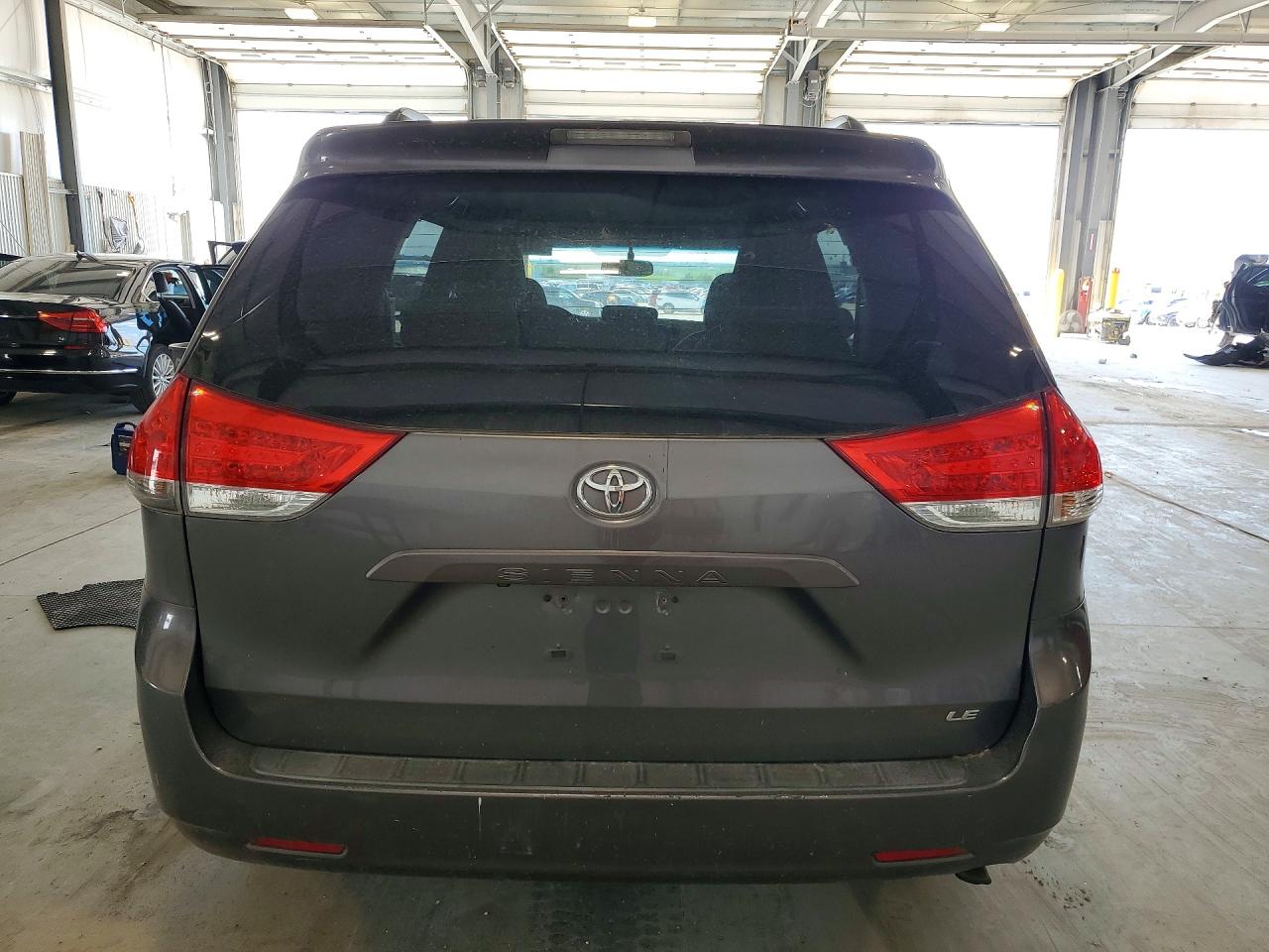 2011 TOYOTA SIENNA