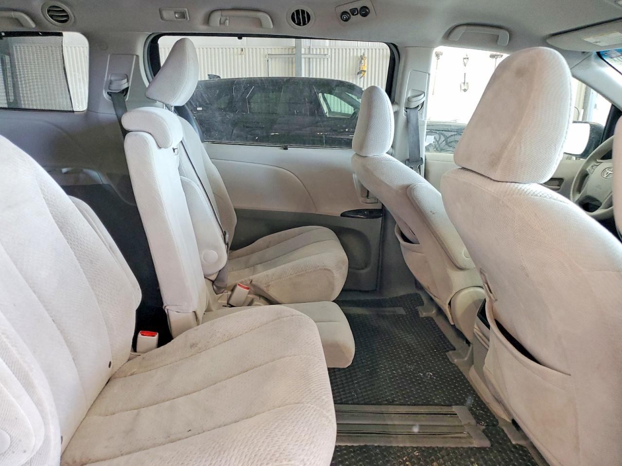 2011 TOYOTA SIENNA