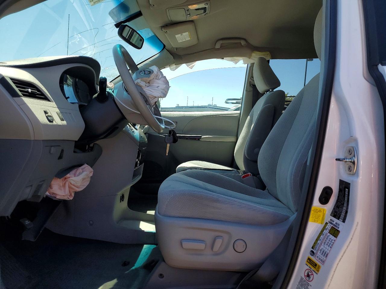 2013 TOYOTA SIENNA